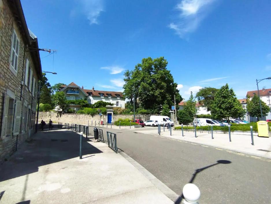 Les Glycines, Un Air De Campagne A La Ville Besancon Ngoại thất bức ảnh